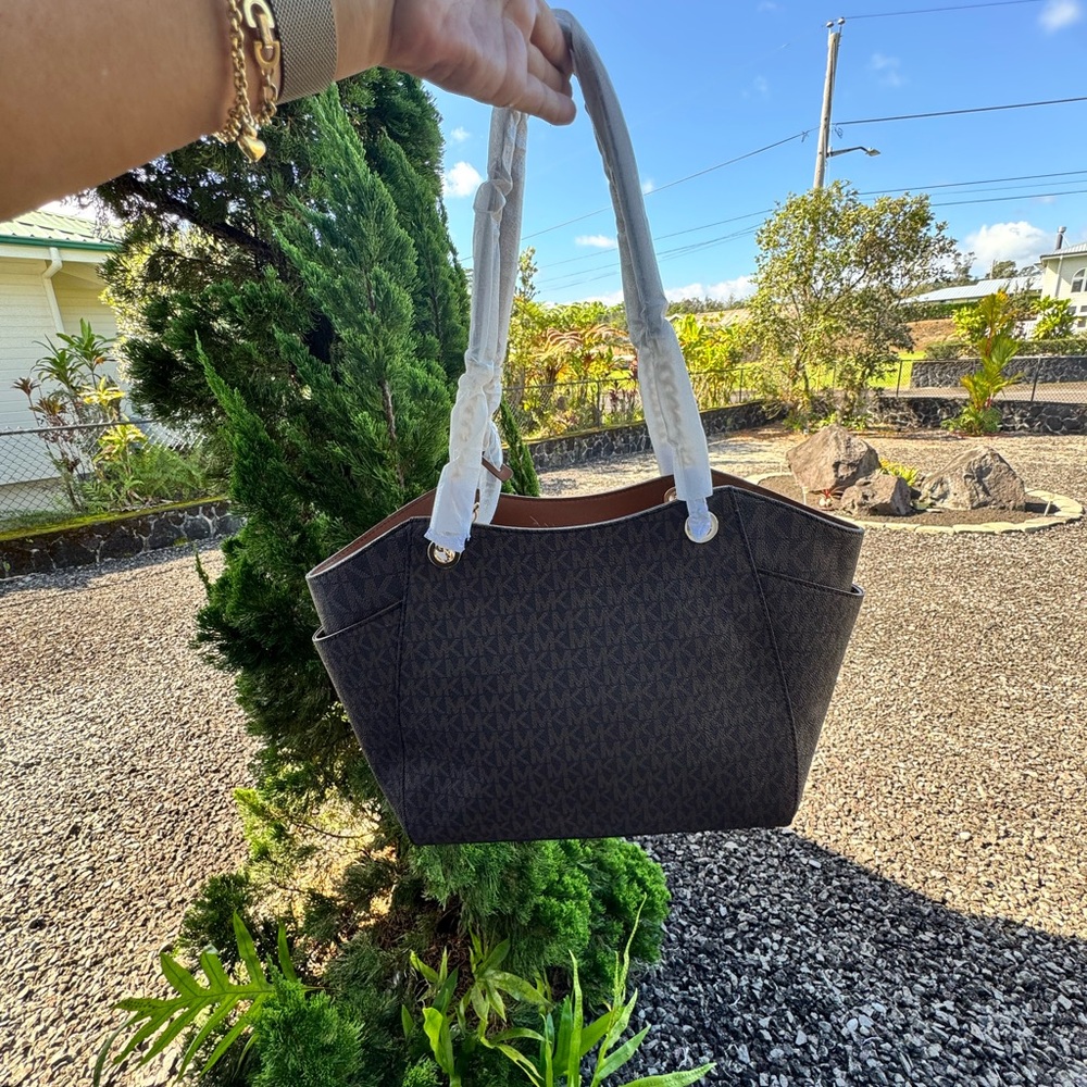 Michael Kors Jet Set Travel Large Chain Tote – Brown (NWT) Retail $558 - Picture 5 of 16